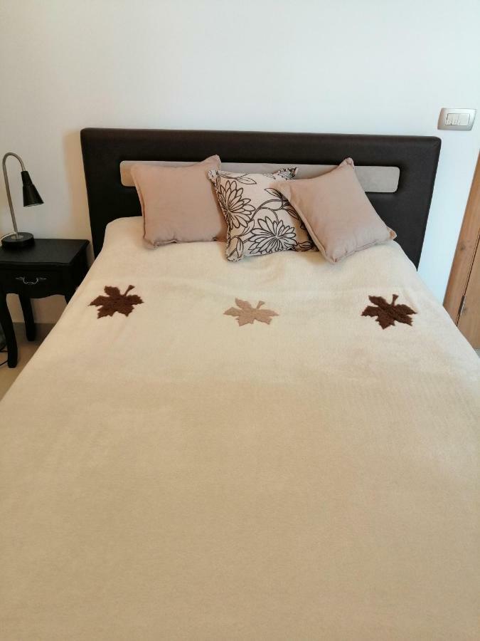 Studio Apartman Irena 2 Apartment Bijela